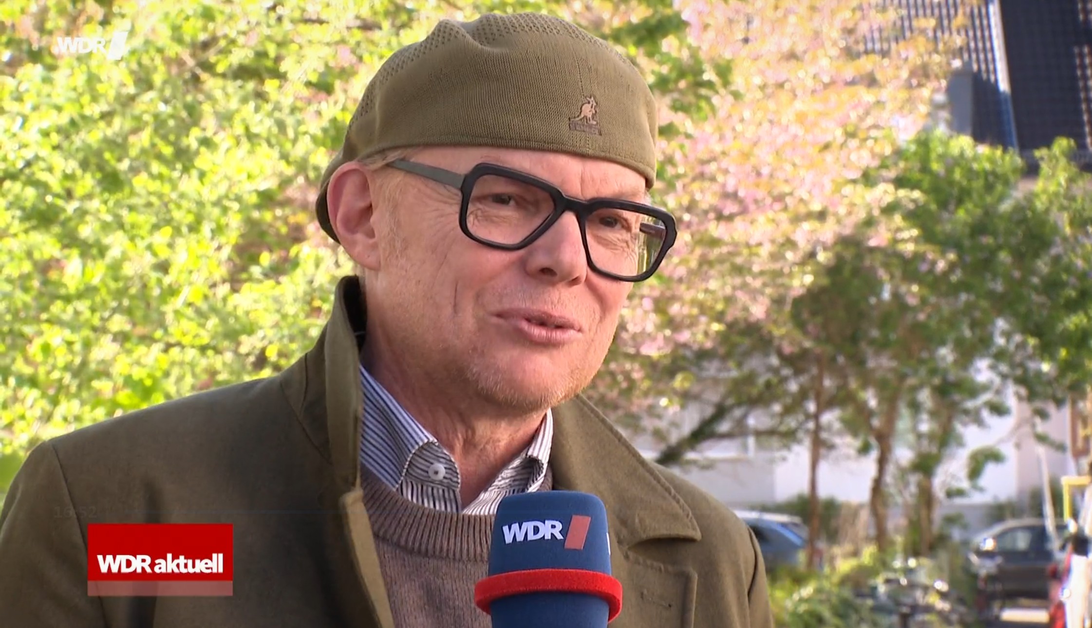 Mich knutscht der Elch!